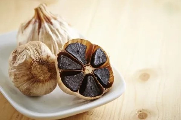 تصویر 3 از قیمت خرید سیر سیاه یزد + فروش ویژه